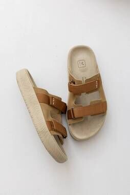 NEW VEJA women's tent arpoador suede sandal in cognac